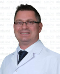 الدكتور Ümit Selçuk